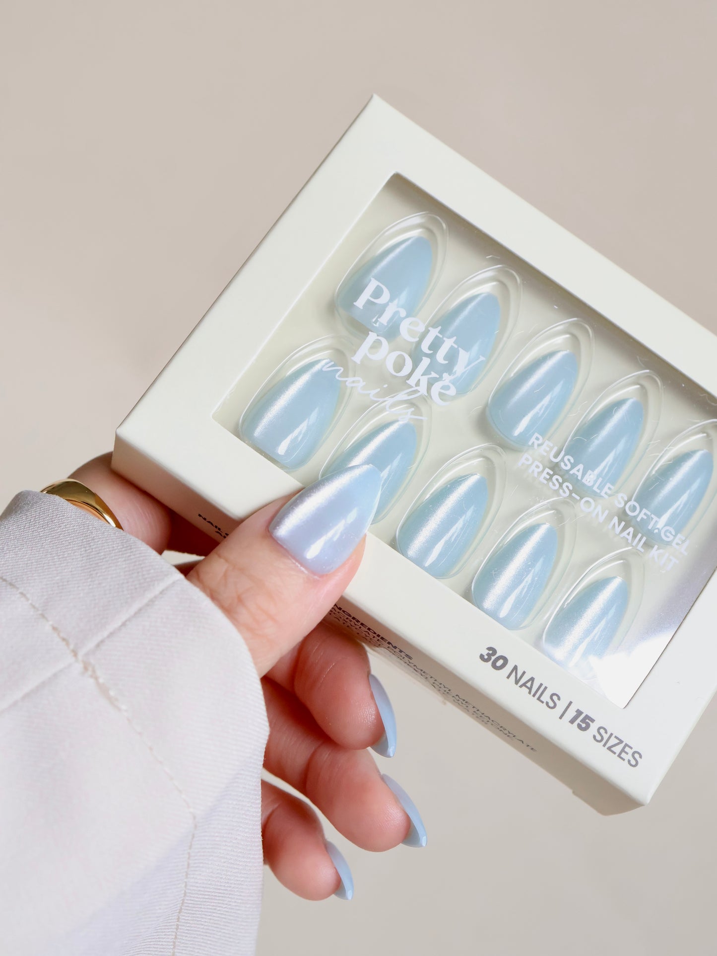 Sky Blue Cateye In Short Almond (Press-On Nails)