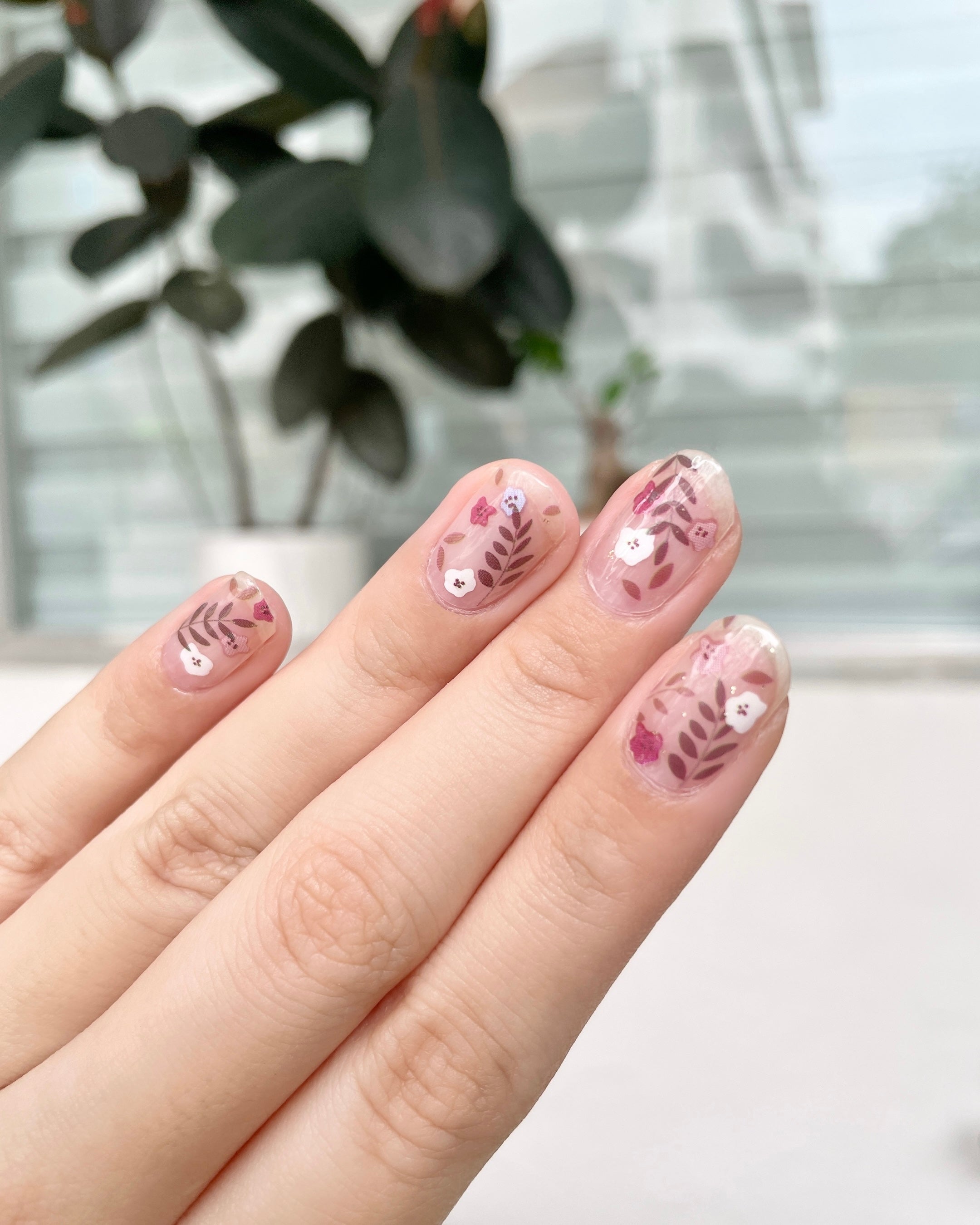 Pressed Flowers – Odine Nails