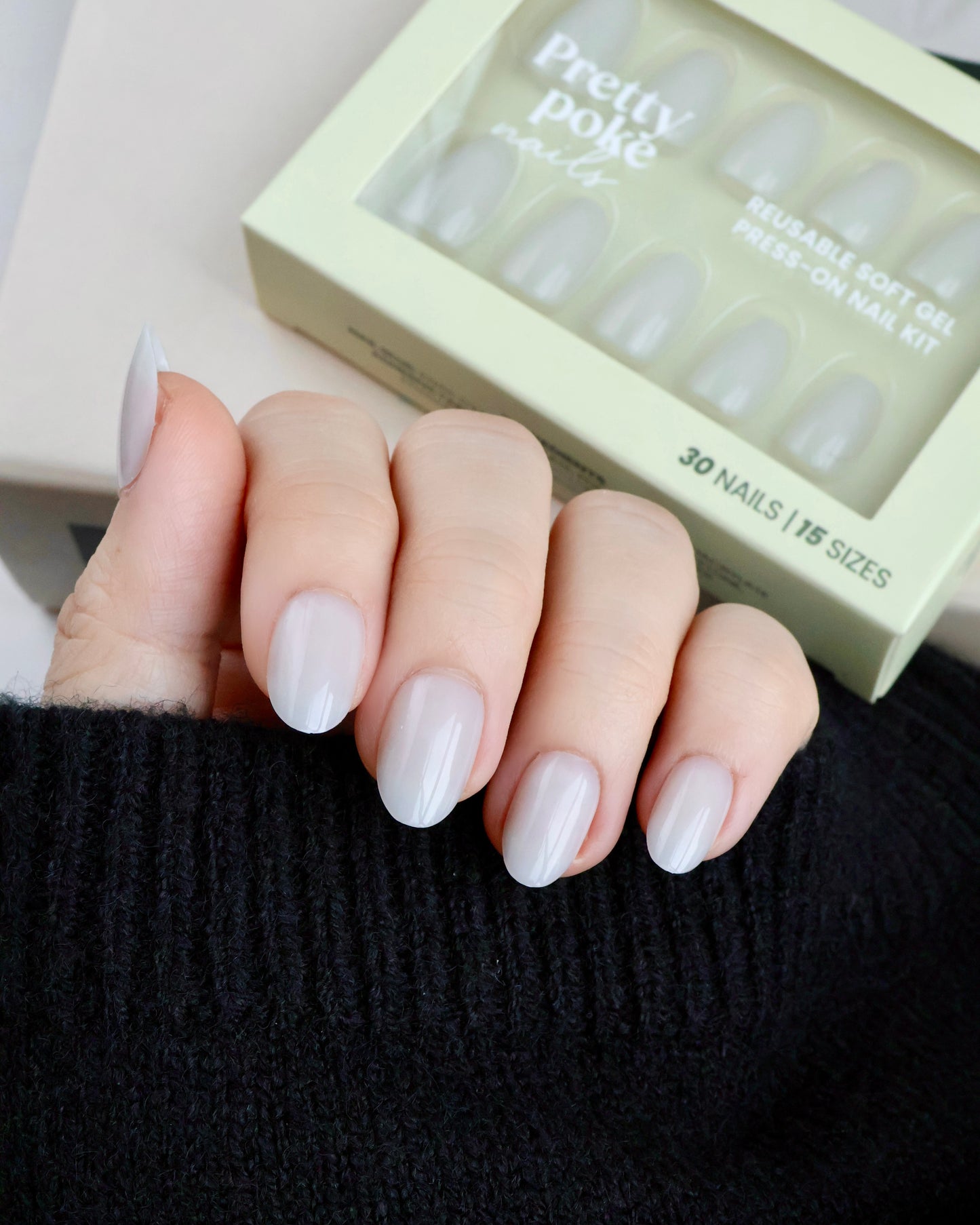 Pebble Soft Grey In Short Round (Press-On Nails)