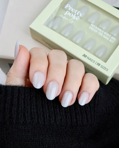 Pebble Soft Grey In Short Round (Press-On Nails)