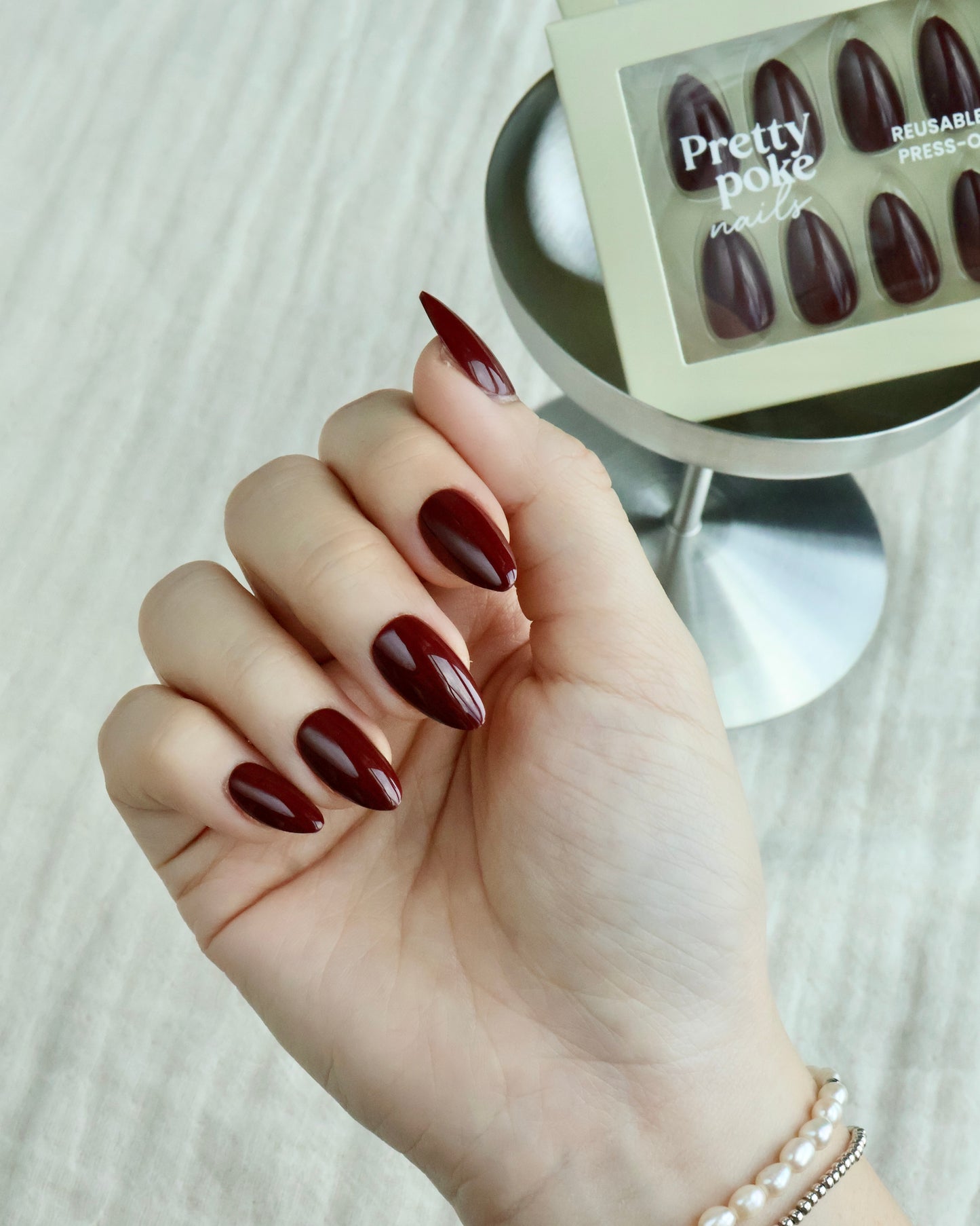Merlot Deep Red In Short Almond (Press-On Nails)