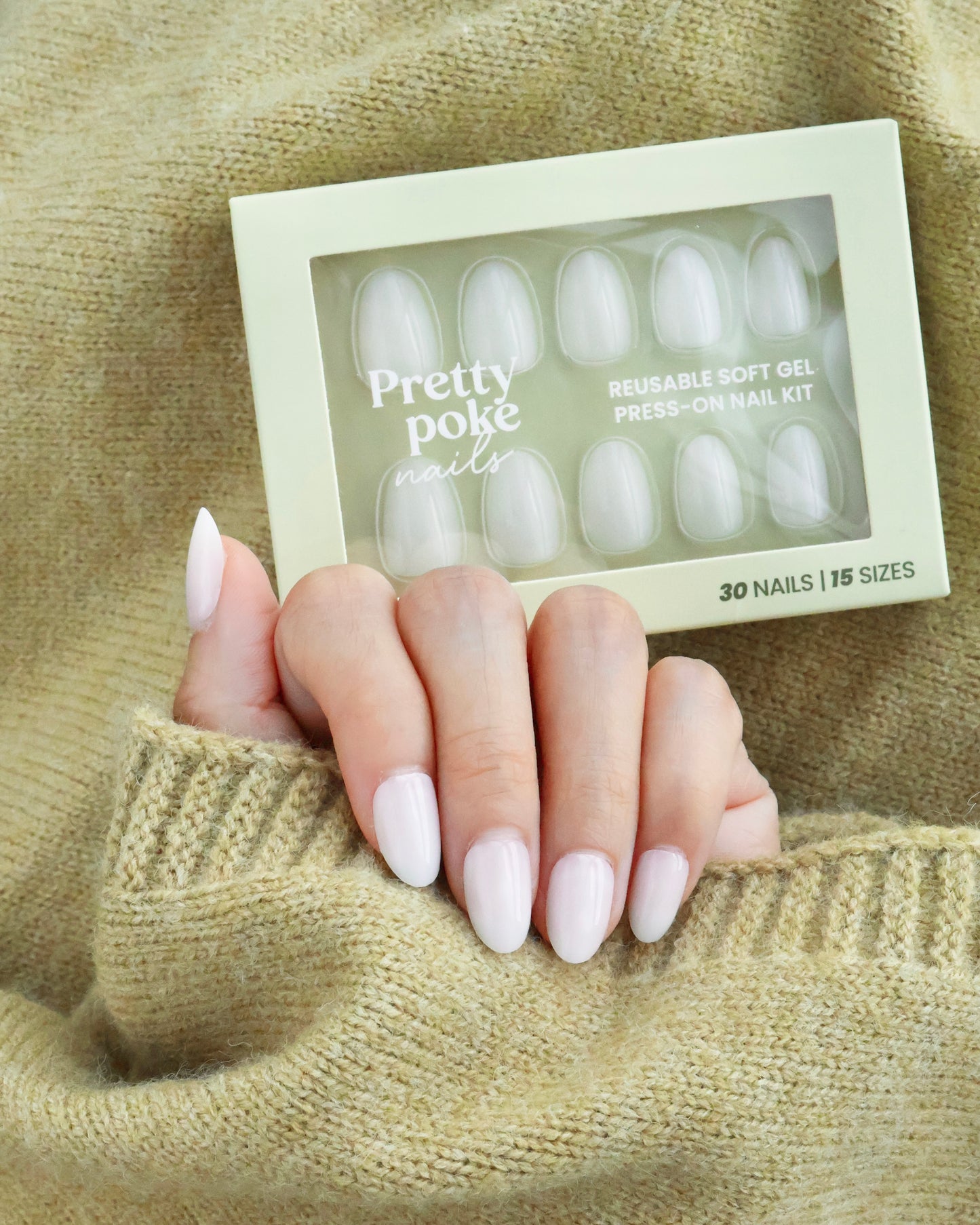Coco Milky White In Short Round (Press-On Nails)