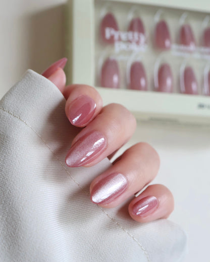 Velvet Mauve Cateye In Short Almond (Press-On Nails)