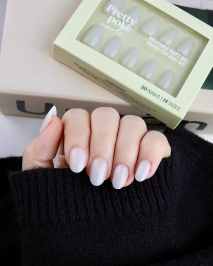 Pebble Soft Grey In Short Round (Press-On Nails)