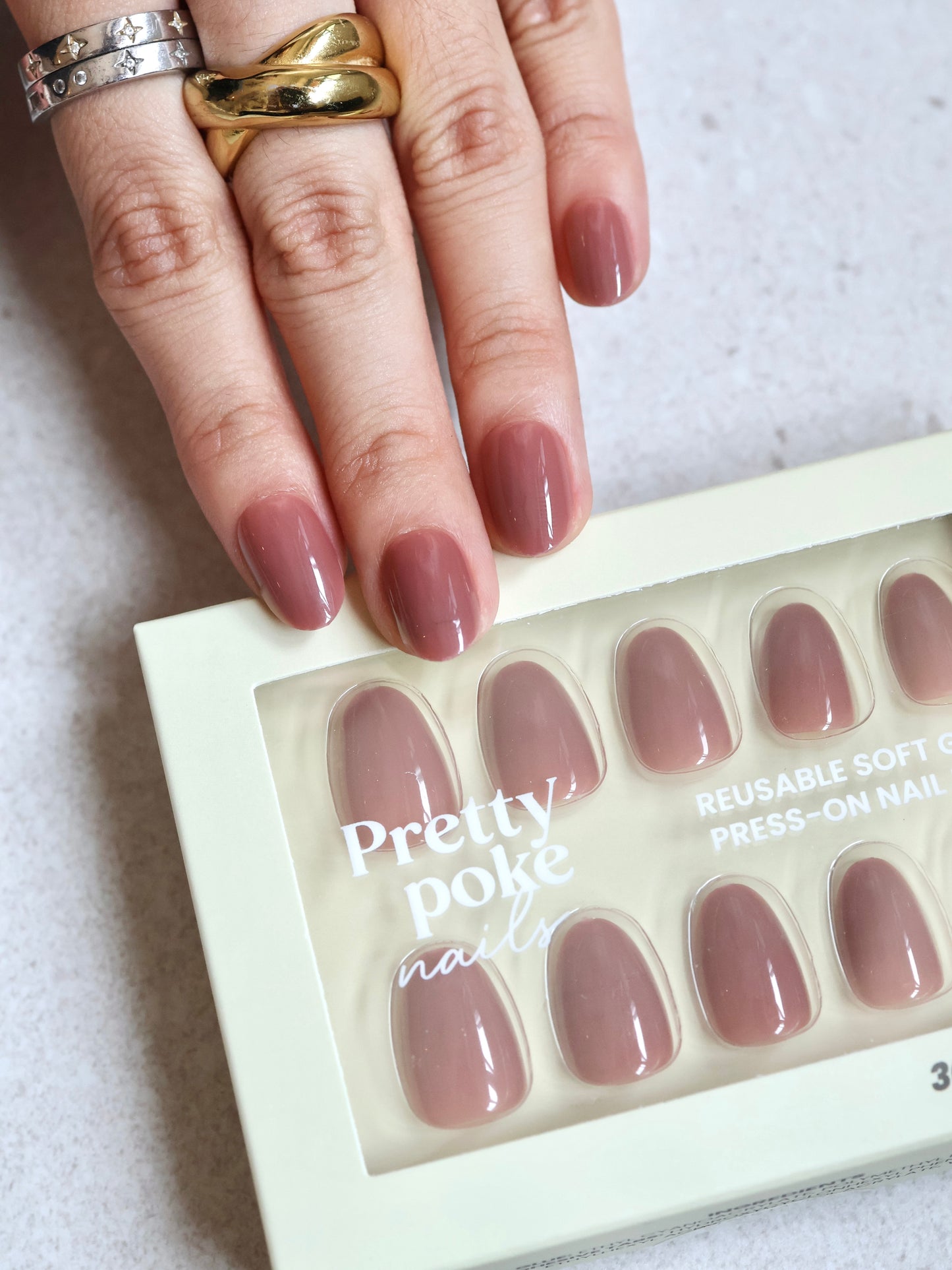 Brownie In Short Round (Press-On Nails)