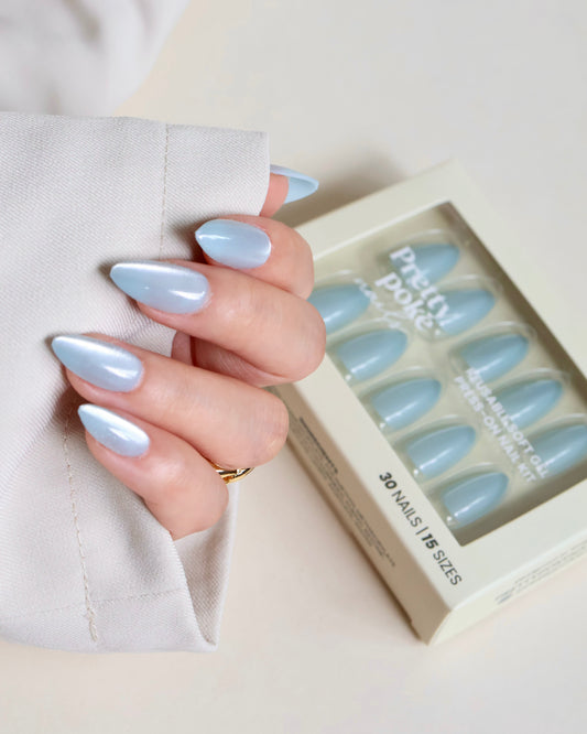 Sky Blue Cateye In Short Almond (Press-On Nails)